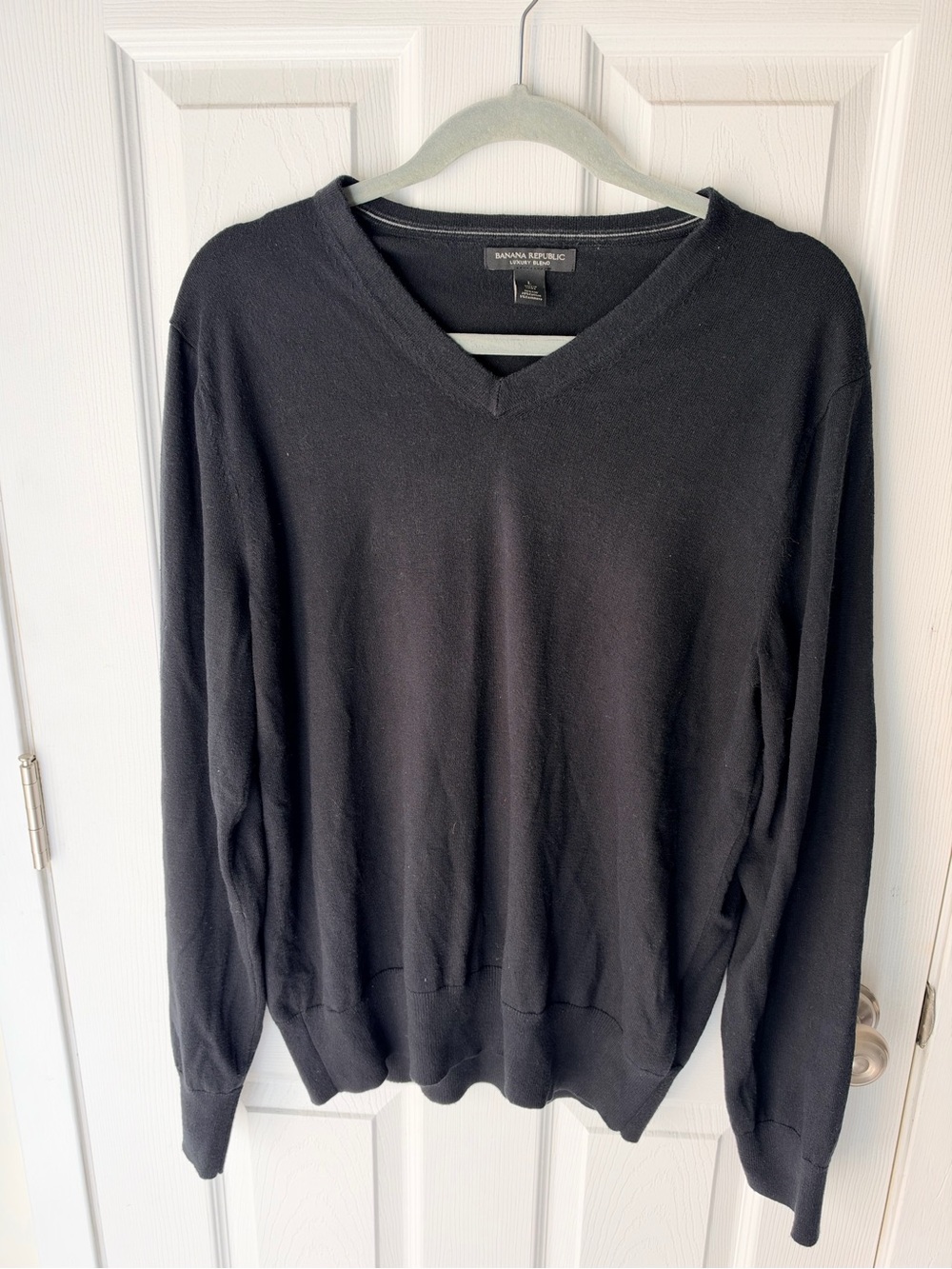 Banana Republic Men's Black V-Neck Lightweight Sweater
